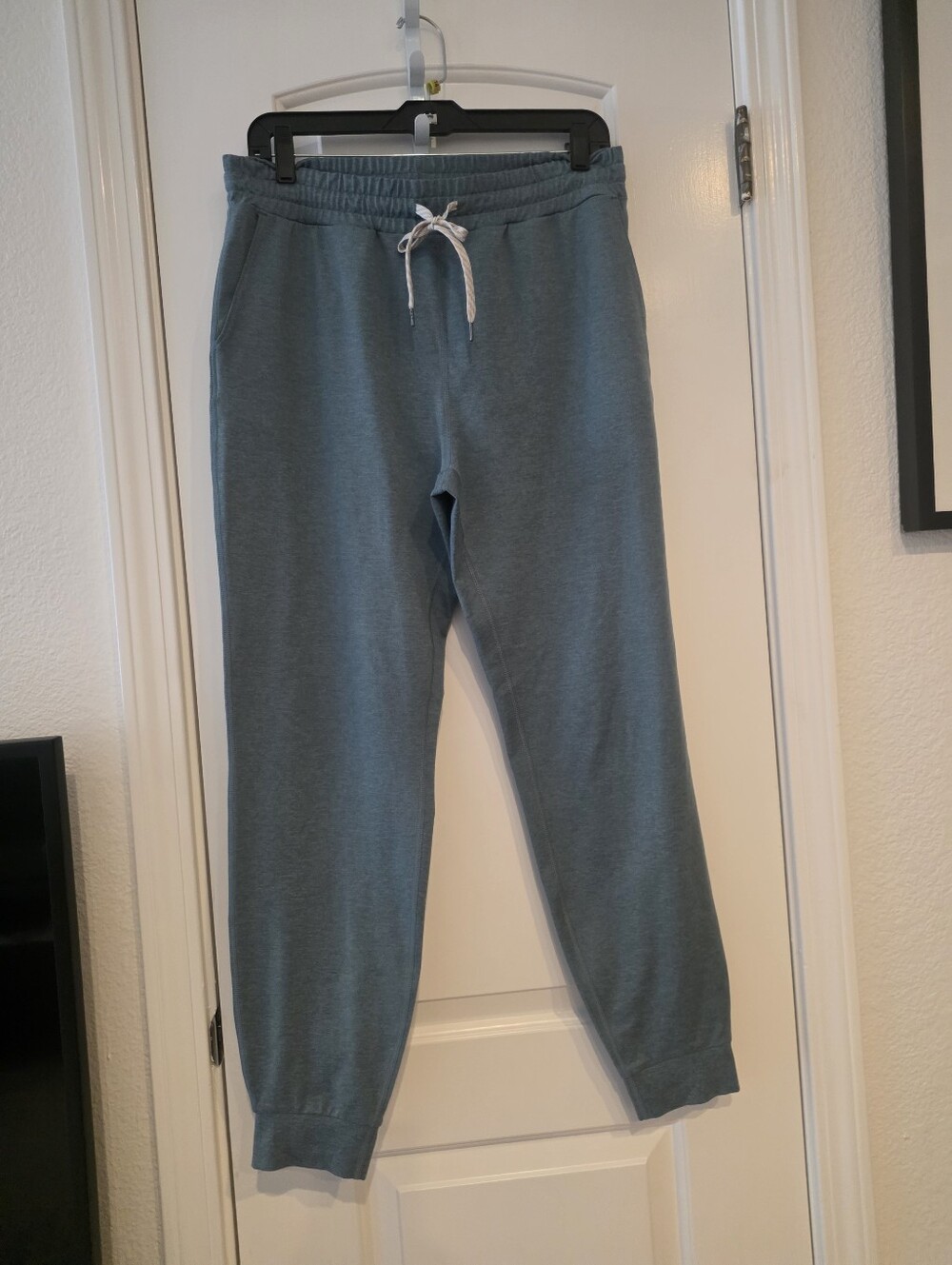 Vuori Womens Performance Jogger Size M.